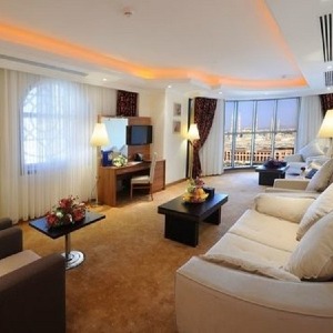 Golden Tulip Al Mektan