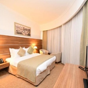 Golden Tulip Al Mektan